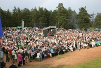 Svētku viesi Stropu estrādē. Fotogrāfs J. Dunaiskis