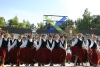 Deju kolektīva priekšnesums. Fotogrāfs J. Dunaiskis