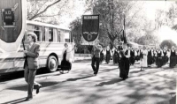 Svētku dalībnieku gājiens. Fotogrāfs T. Rudāns