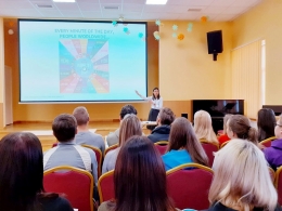 Daugavpils jaunieši izglītojās medijpratības jautājumos, tiekoties ar eksperti no ASV